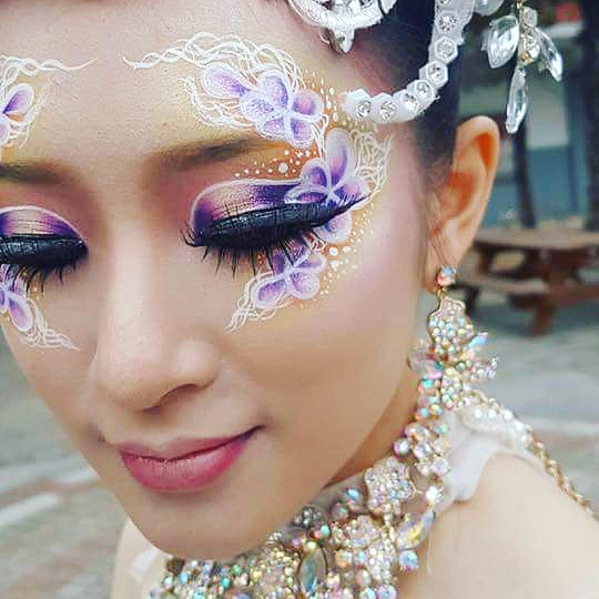 探索未来风尚，2025最新妆容揭秘